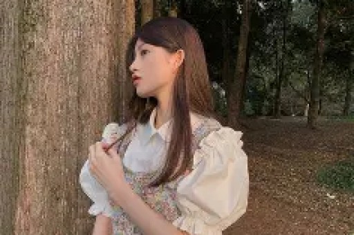 75岁的刘晓庆与网红王婆同台全程冷脸少互动被质疑是耍大牌！