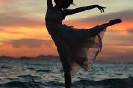 从央视一姐到车展透明人 杨澜30年的体面终究被撕碎了